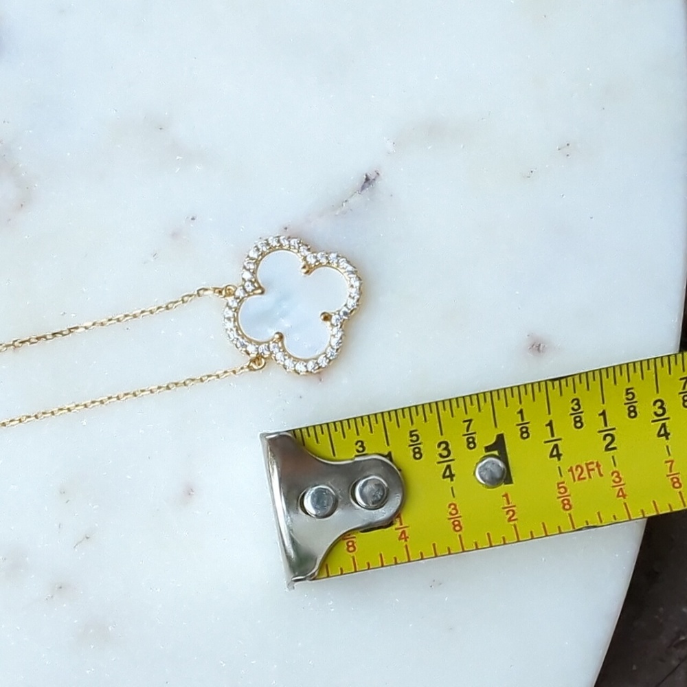 New Rachel Zoe White Pearl Clover 18K Gold Plated Sterling Silver Necklace - Picture 2 of 4